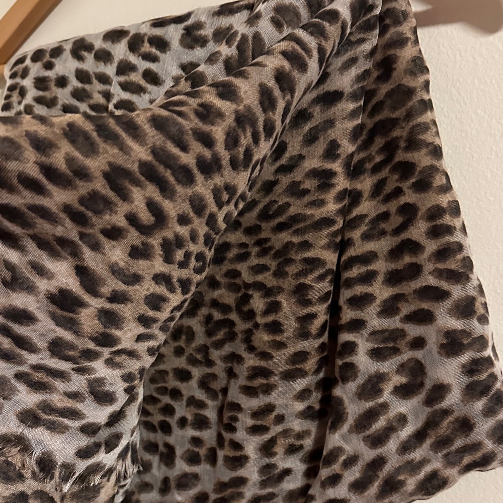 H&M Leopard Print Scarf - Brown and Black - Picture 3 of 3